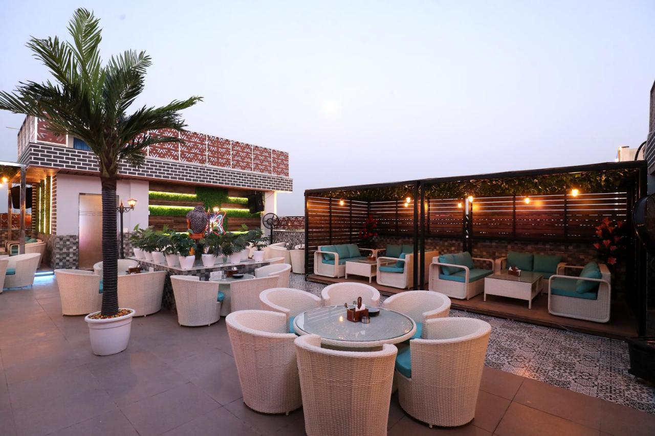 Crown Ceremonies Hotel Faridabad Luaran gambar