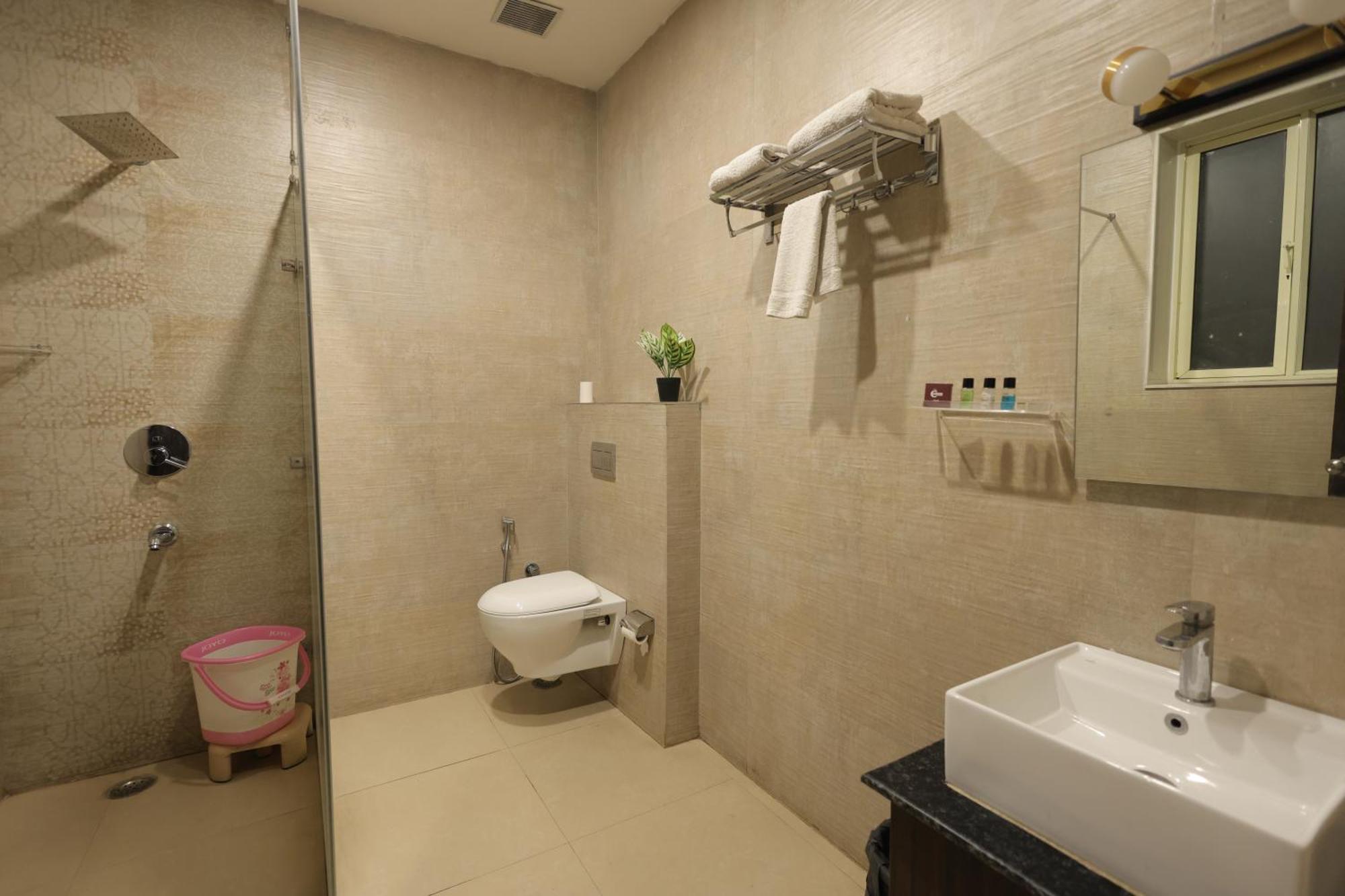 Crown Ceremonies Hotel Faridabad Luaran gambar