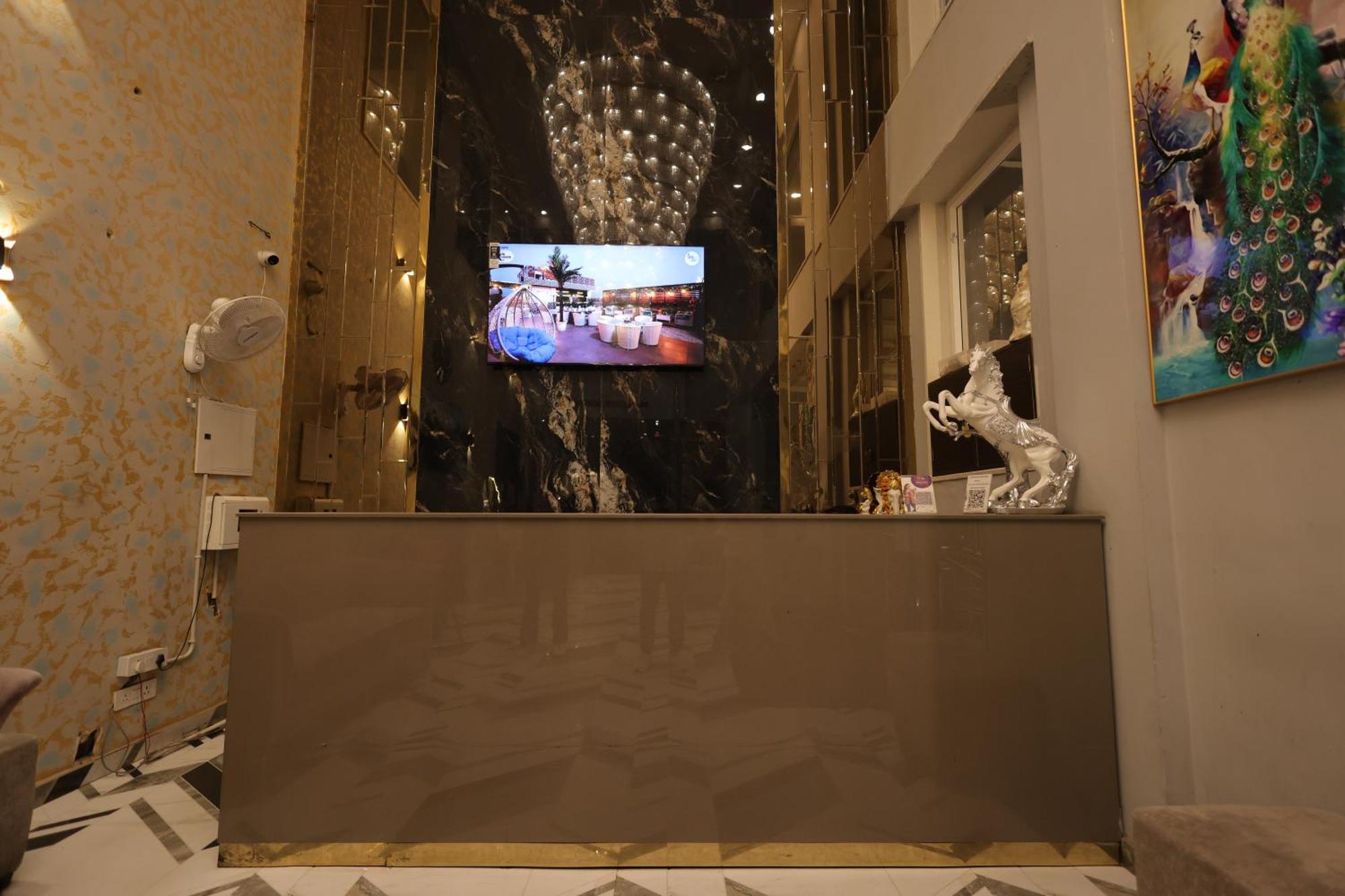 Crown Ceremonies Hotel Faridabad Luaran gambar