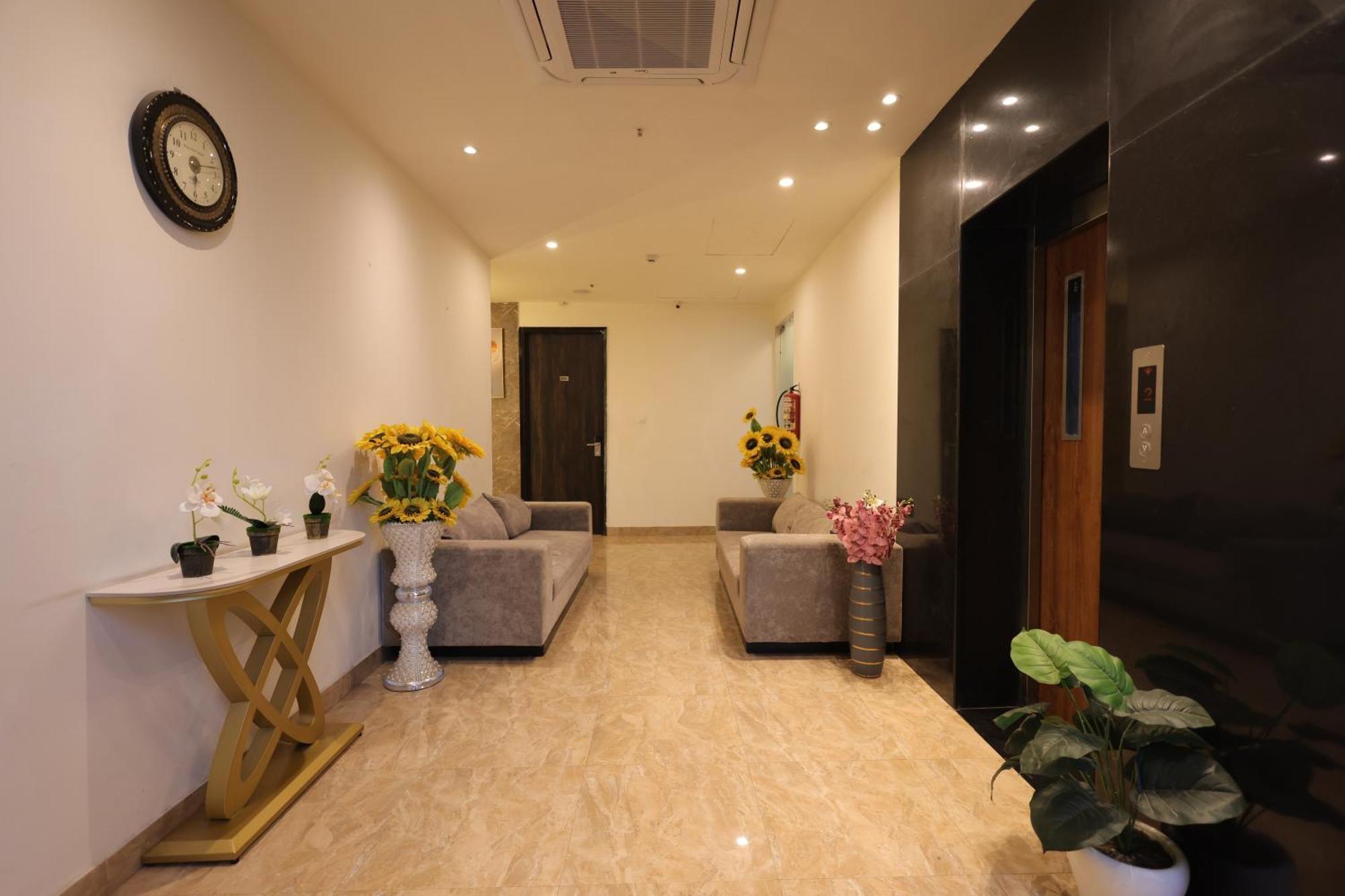 Crown Ceremonies Hotel Faridabad Luaran gambar