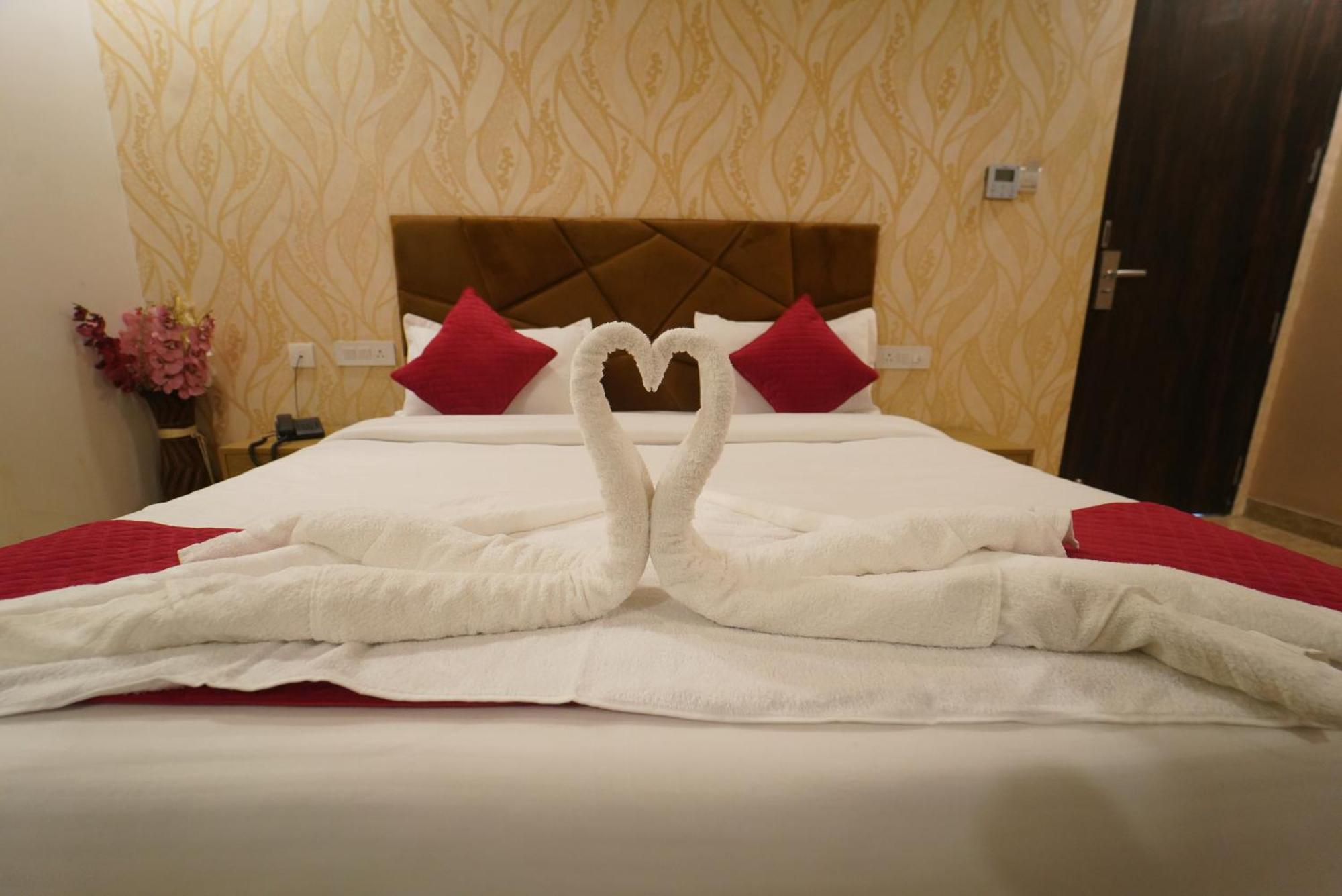 Crown Ceremonies Hotel Faridabad Luaran gambar